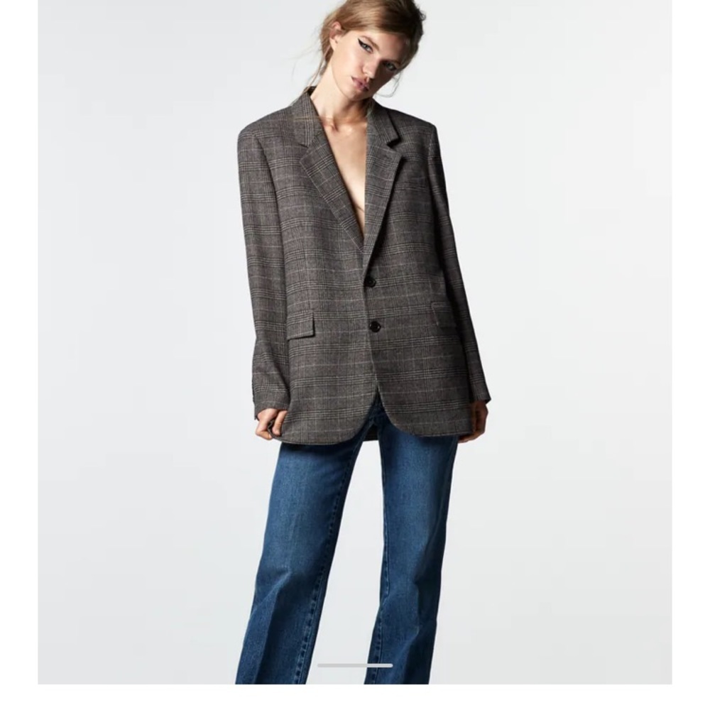 Zara blazer. Tried on once but never worn.